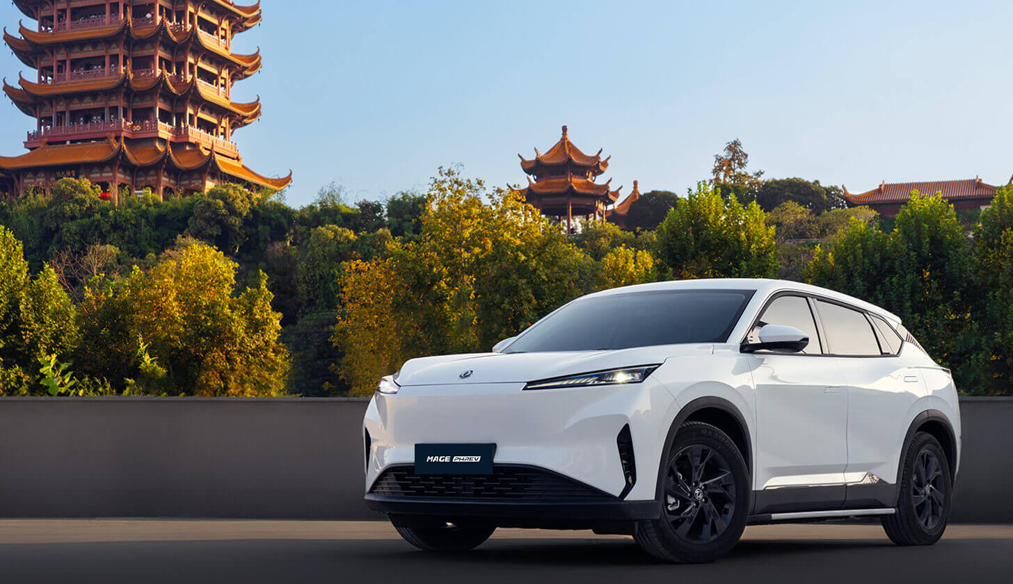 Dongfeng MAGE PHREV Super Electric SUV, offering eco-friendly driving and efficient performance.